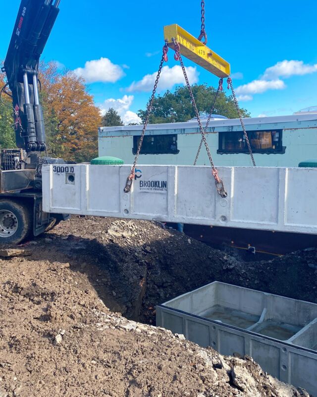 Early morning lift for the HIAB @brooklinconcrete @mirazule_pec #precast #brooklinconcrete #septictanks #southbay #princeedwardcounty #crane #hiab #septics #mirazule #boutiqueinn #comingsoon