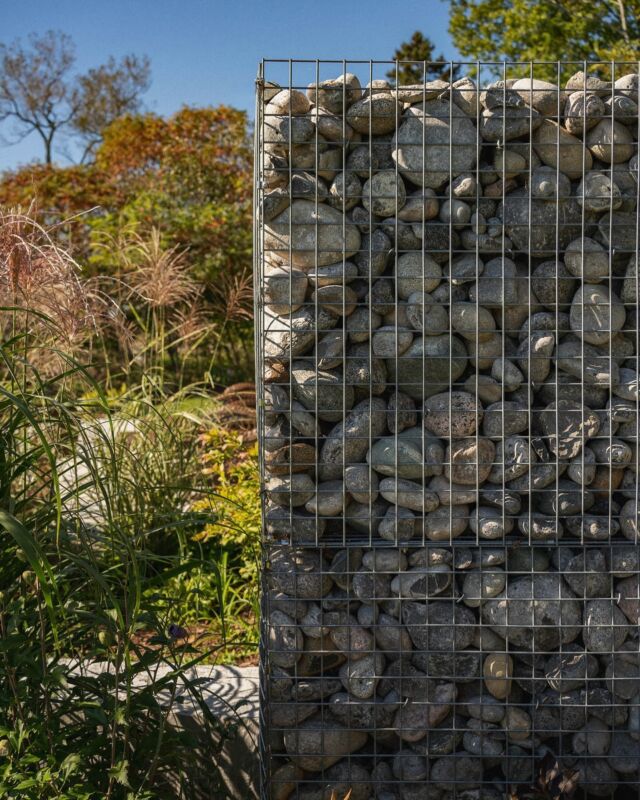 GABION WALLSOriginally used for retaining slopes, rock gabion walls have been popping up everywhere from garden walls, planters and benches, to the walls of outdoor rooms. The stones texture and natural colour variation adds depth of interest to its surroundings. Landscape Build: County Landscape & Excavation CoLandscape Design: @stacklab_design Photography: @onelookrealestate #landscapedesign #landscape #modern #outdoors #gabionwall #gabion #gabioncanada #modernaesthetic #lakefrontproperty #princeedwardcounty #pec #lakeontario